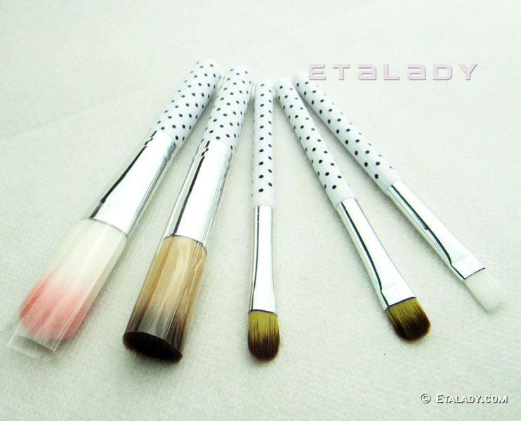 makeup brushes