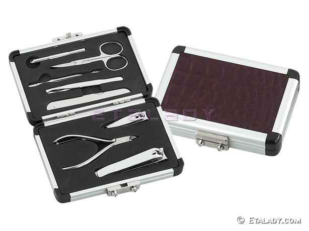 Aluminum case manicure set