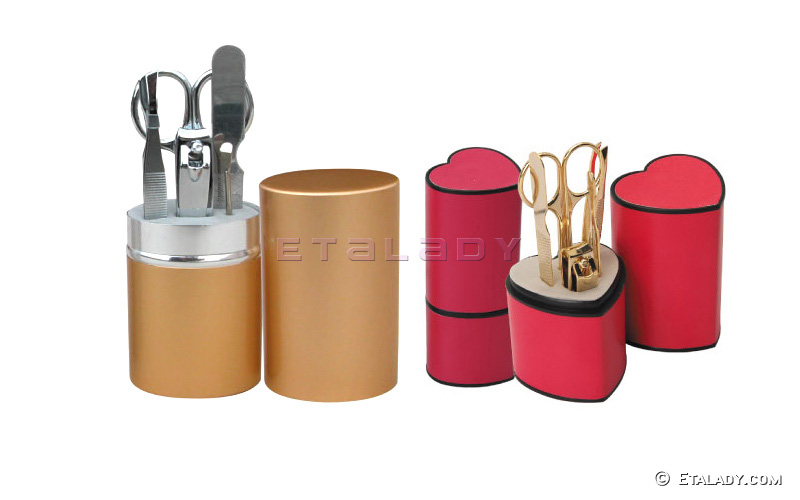 Plastic case manicure set
